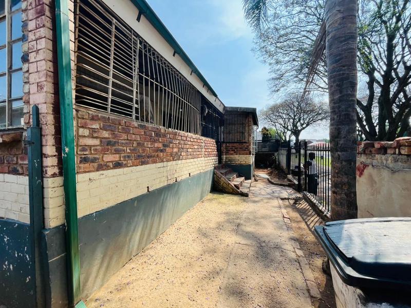 8 Bedroom Property for Sale in Bezuidenhout Valley Gauteng