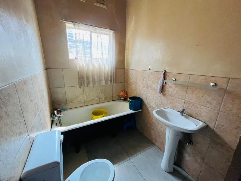 8 Bedroom Property for Sale in Bezuidenhout Valley Gauteng