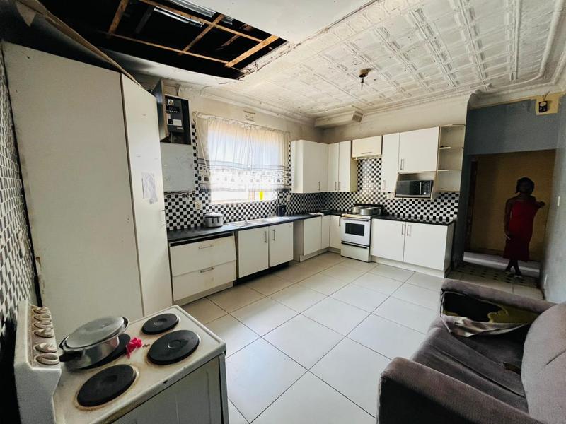 8 Bedroom Property for Sale in Bezuidenhout Valley Gauteng