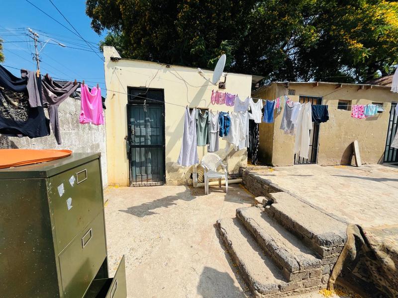 8 Bedroom Property for Sale in Bezuidenhout Valley Gauteng