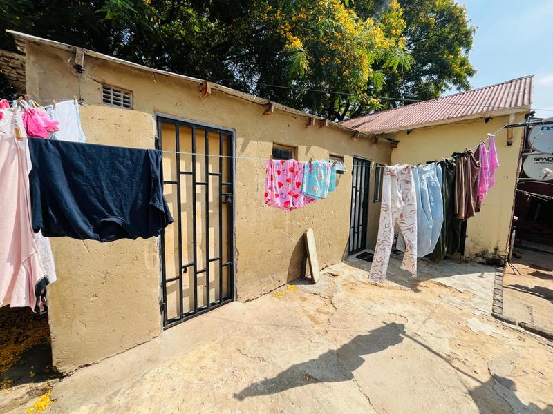 8 Bedroom Property for Sale in Bezuidenhout Valley Gauteng