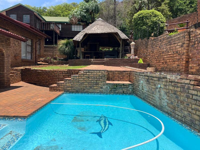 5 Bedroom Property for Sale in Bassonia Gauteng