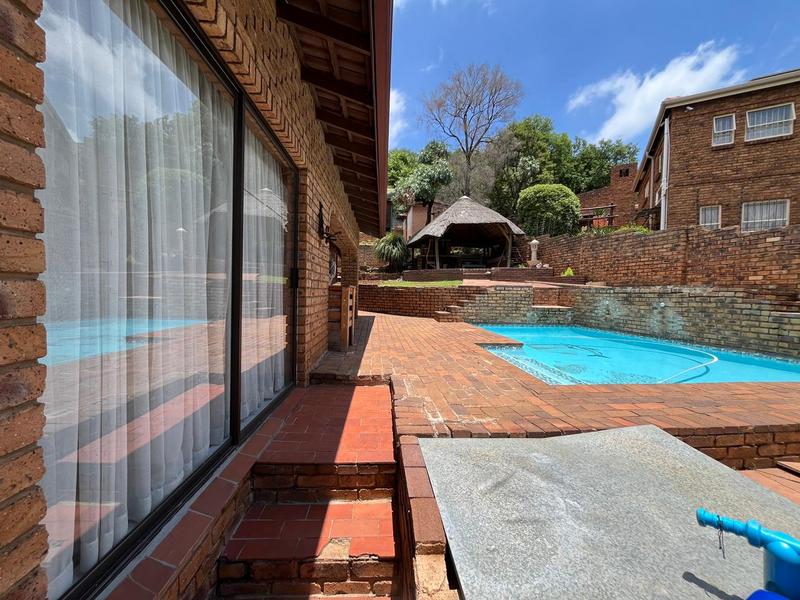 5 Bedroom Property for Sale in Bassonia Gauteng