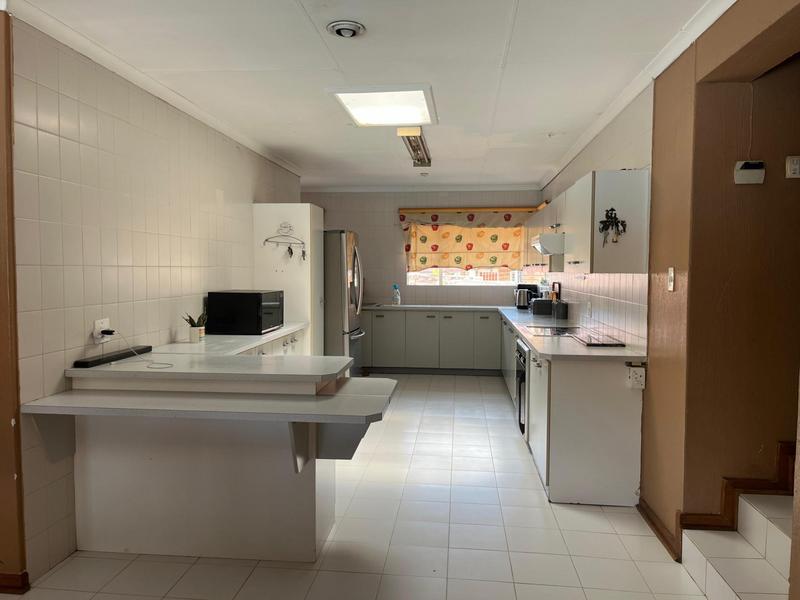 5 Bedroom Property for Sale in Bassonia Gauteng