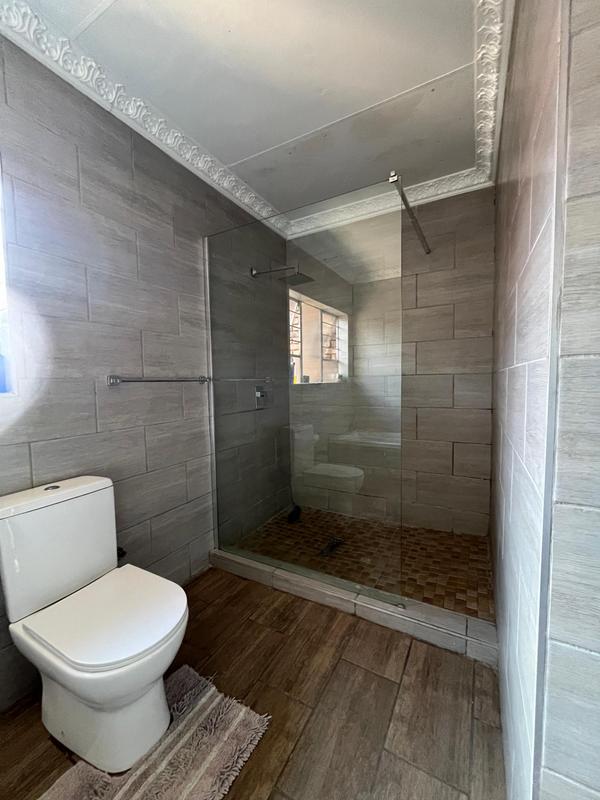 5 Bedroom Property for Sale in Bassonia Gauteng