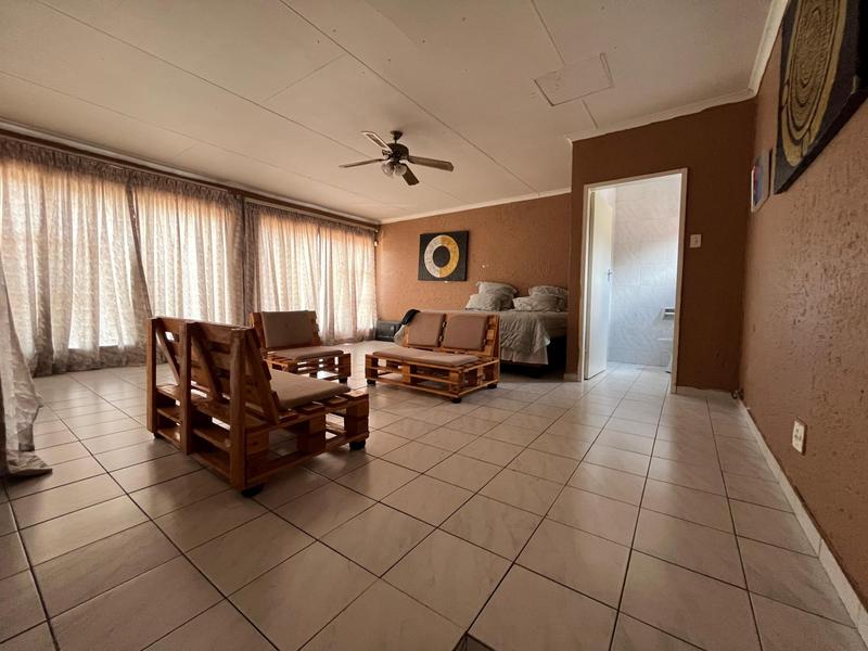 5 Bedroom Property for Sale in Bassonia Gauteng