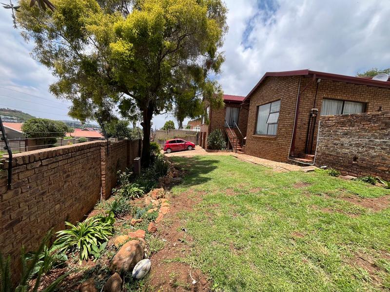5 Bedroom Property for Sale in Bassonia Gauteng