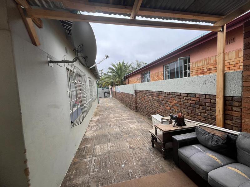 7 Bedroom Property for Sale in Orange Grove Gauteng