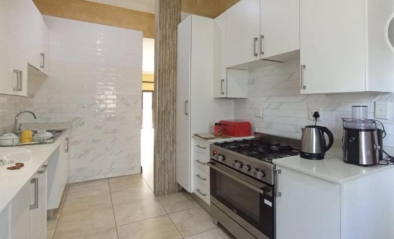 7 Bedroom Property for Sale in Savanna Hills Gauteng