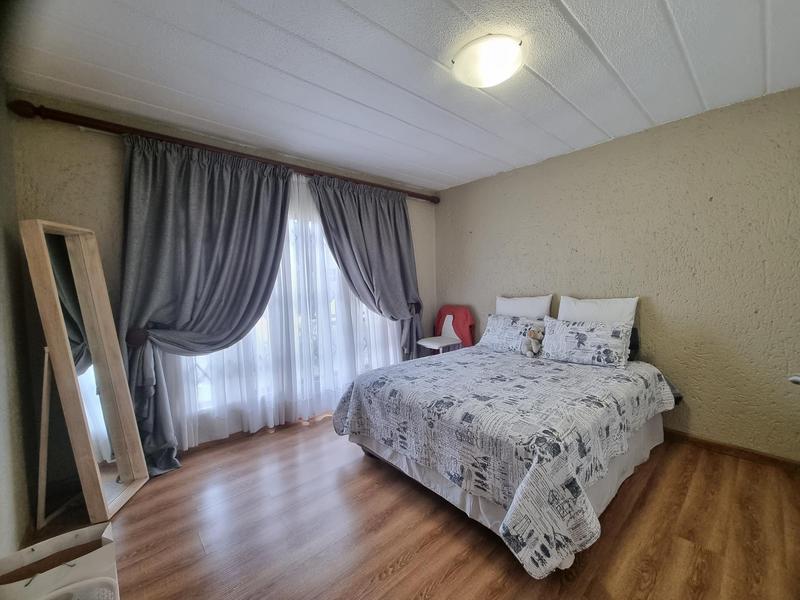 To Let 2 Bedroom Property for Rent in Little Falls Gauteng
