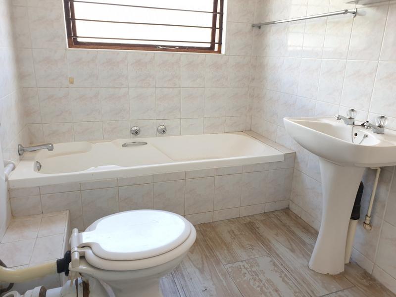 To Let 2 Bedroom Property for Rent in Little Falls Gauteng