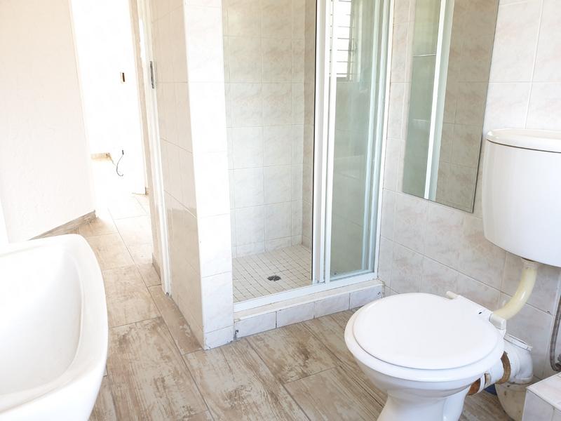 To Let 2 Bedroom Property for Rent in Little Falls Gauteng