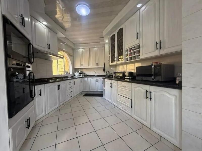 4 Bedroom Property for Sale in Bassonia Gauteng