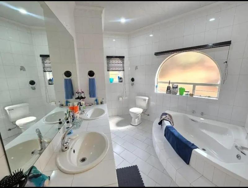 4 Bedroom Property for Sale in Bassonia Gauteng