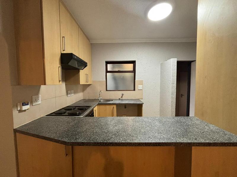 To Let 1 Bedroom Property for Rent in Lonehill Gauteng