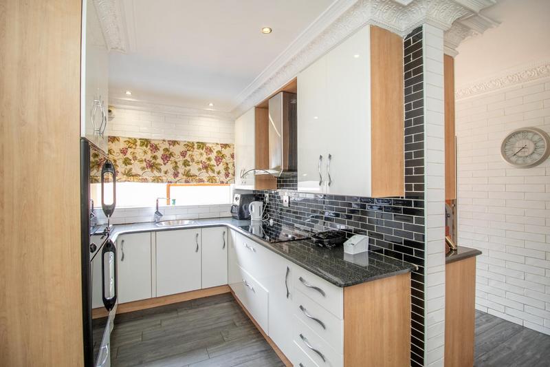 5 Bedroom Property for Sale in Verwoerdpark Gauteng