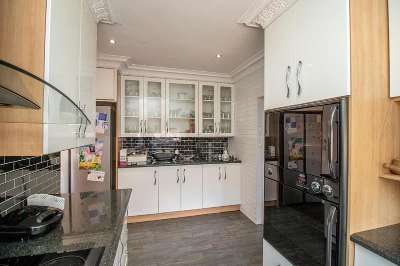 5 Bedroom Property for Sale in Verwoerdpark Gauteng