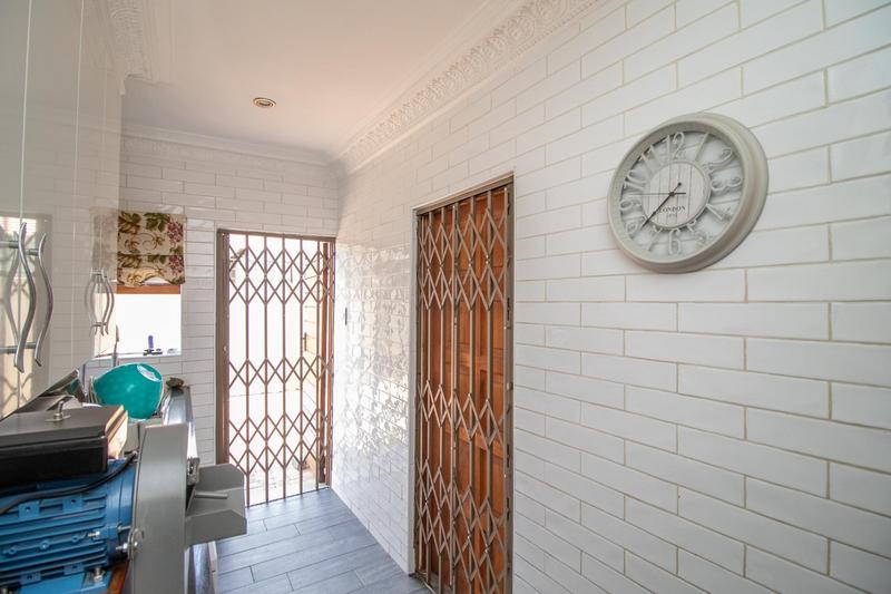 5 Bedroom Property for Sale in Verwoerdpark Gauteng