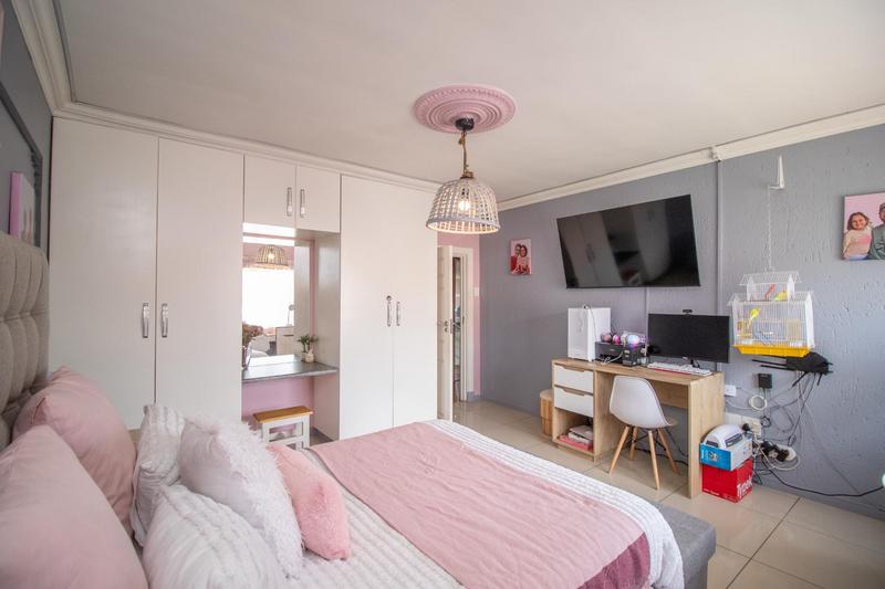 5 Bedroom Property for Sale in Verwoerdpark Gauteng