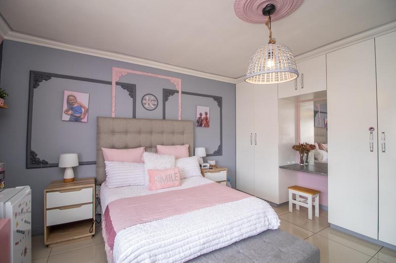 5 Bedroom Property for Sale in Verwoerdpark Gauteng