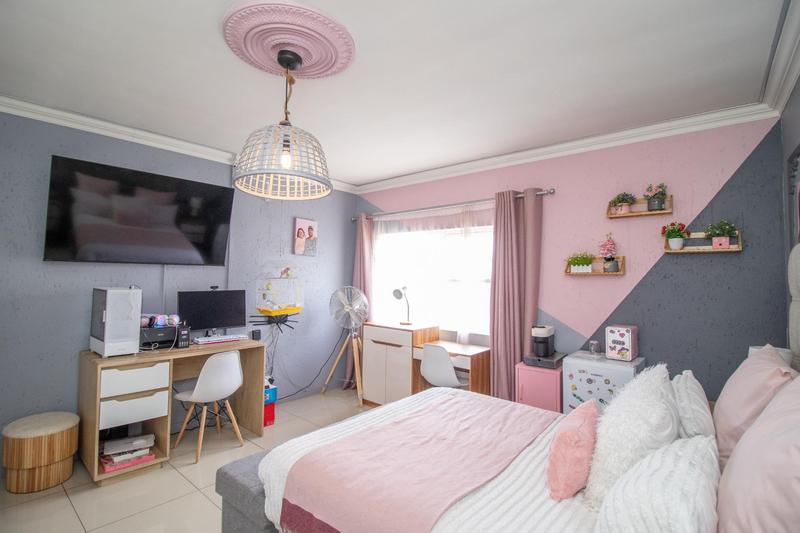 5 Bedroom Property for Sale in Verwoerdpark Gauteng