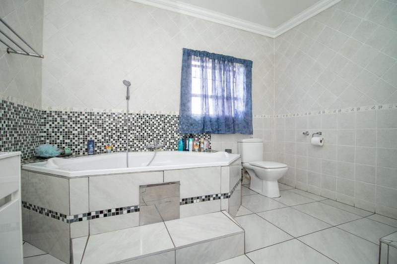 5 Bedroom Property for Sale in Verwoerdpark Gauteng