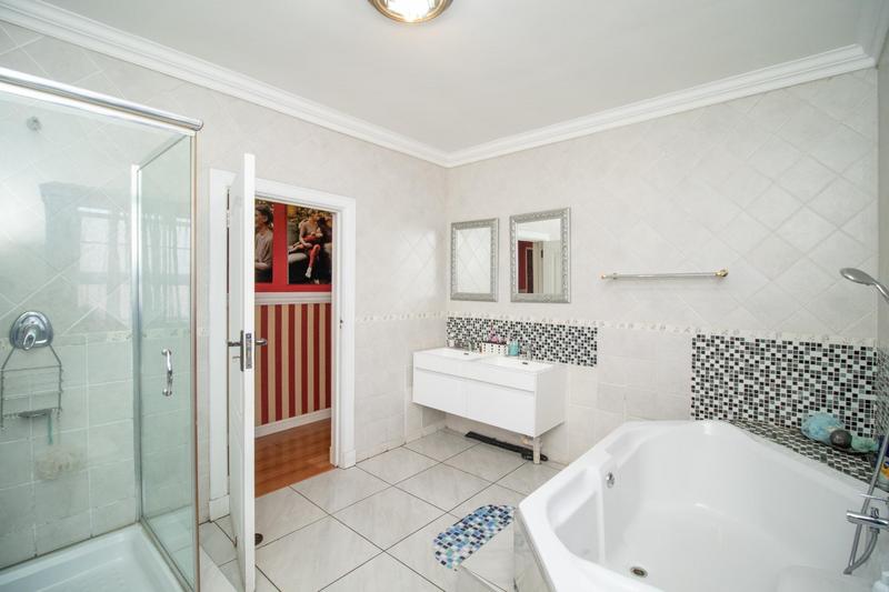 5 Bedroom Property for Sale in Verwoerdpark Gauteng