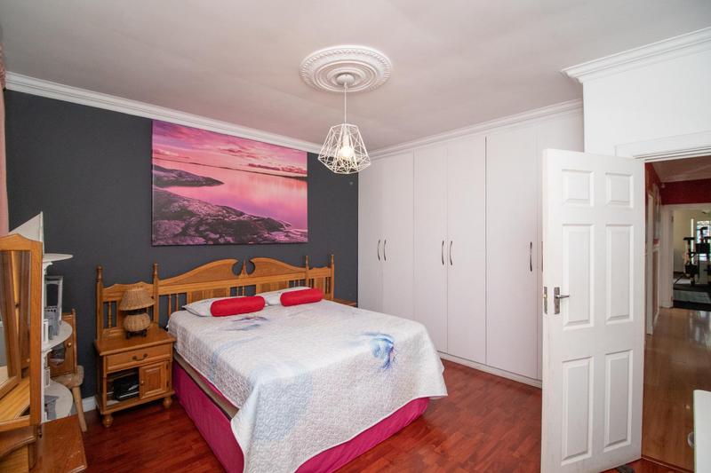 5 Bedroom Property for Sale in Verwoerdpark Gauteng