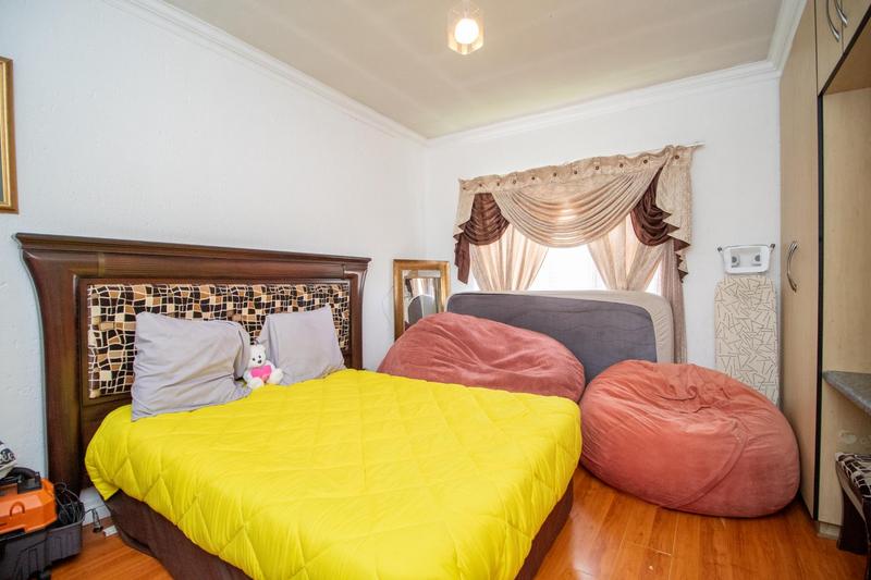 5 Bedroom Property for Sale in Verwoerdpark Gauteng