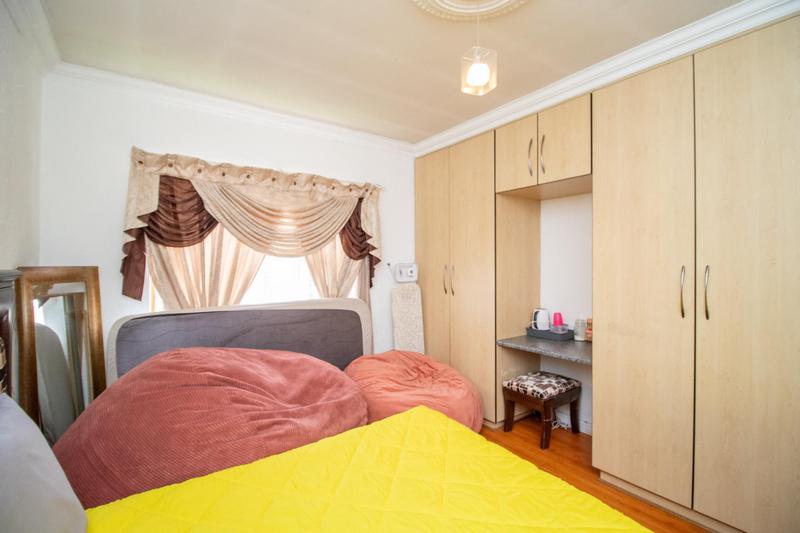 5 Bedroom Property for Sale in Verwoerdpark Gauteng