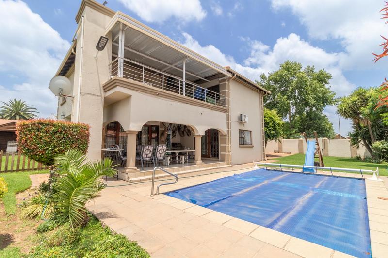 5 Bedroom Property for Sale in Verwoerdpark Gauteng