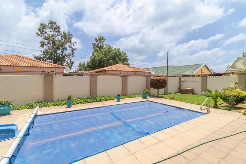 5 Bedroom Property for Sale in Verwoerdpark Gauteng