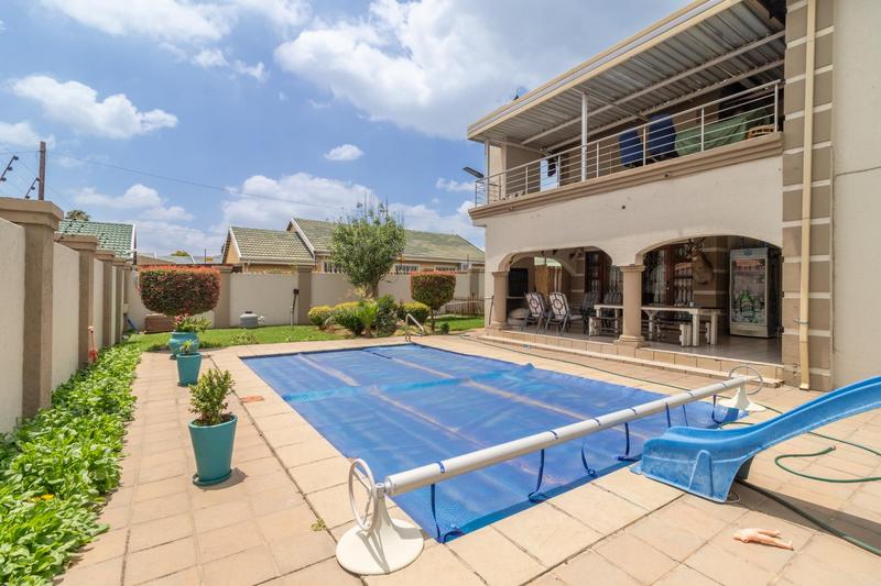 5 Bedroom Property for Sale in Verwoerdpark Gauteng