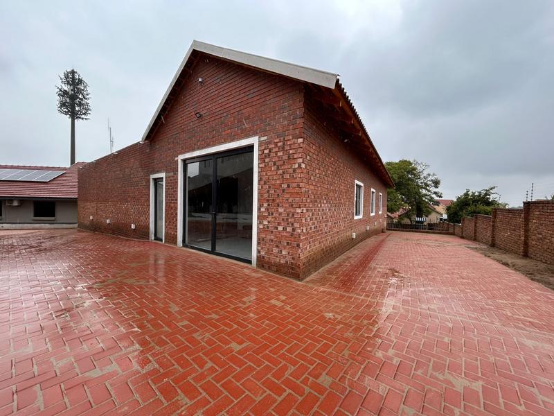 To Let commercial Property for Rent in Halfway Gardens Gauteng