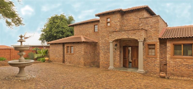 6 Bedroom Property for Sale in Ruimsig Gauteng