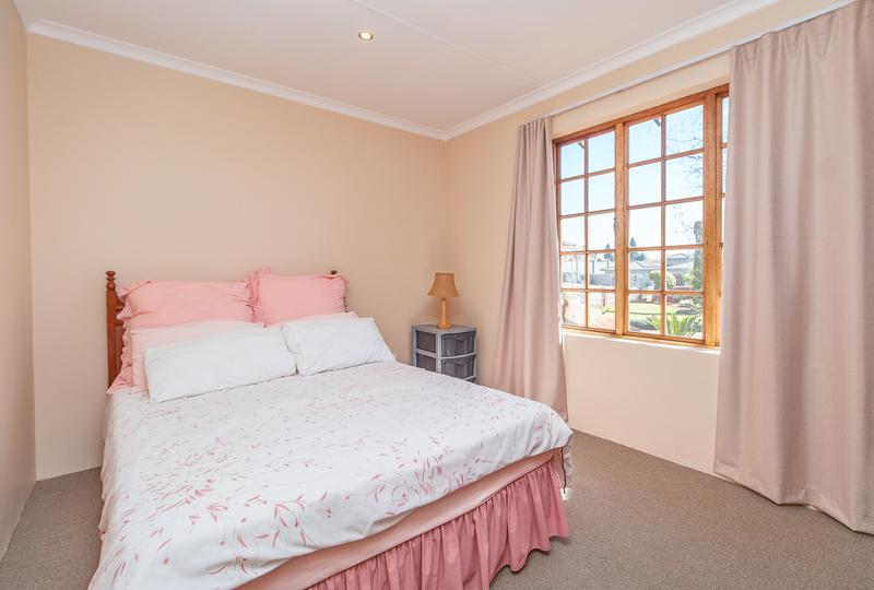 6 Bedroom Property for Sale in Ruimsig Gauteng