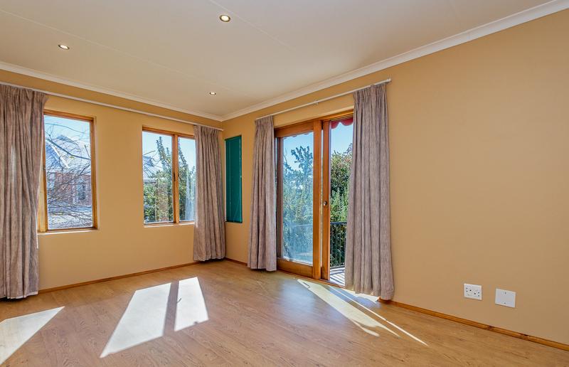 6 Bedroom Property for Sale in Ruimsig Gauteng