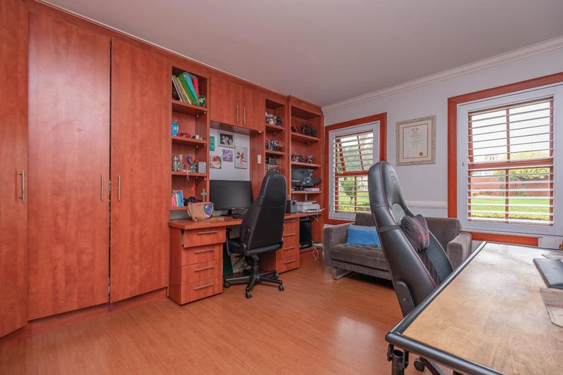 5 Bedroom Property for Sale in Ruimsig Gauteng