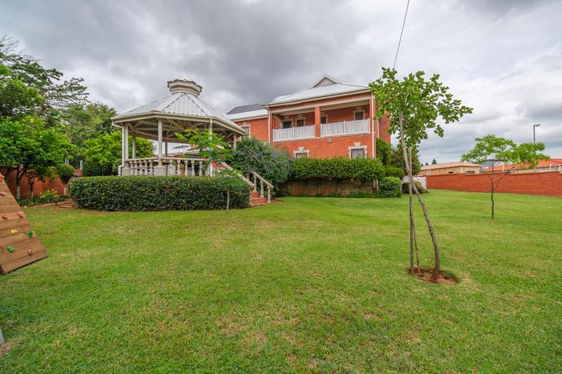 5 Bedroom Property for Sale in Ruimsig Gauteng