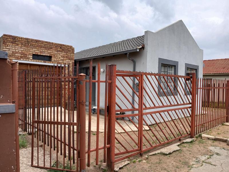 2 Bedroom Property for Sale in Magagula Heights Gauteng
