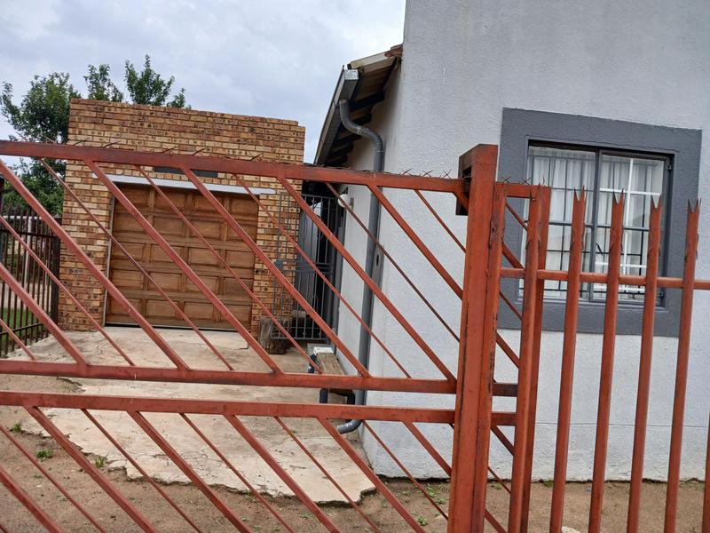 2 Bedroom Property for Sale in Magagula Heights Gauteng