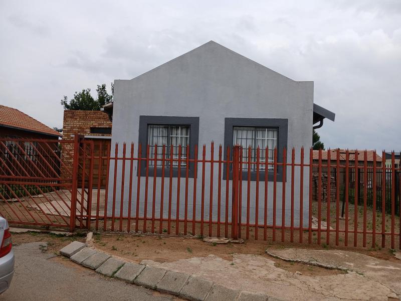 2 Bedroom Property for Sale in Magagula Heights Gauteng