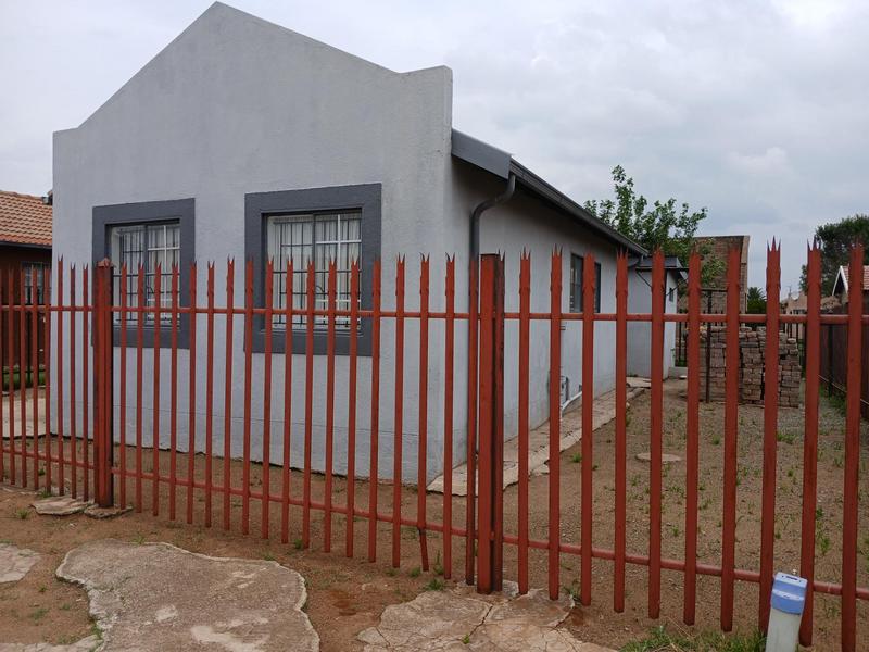 2 Bedroom Property for Sale in Magagula Heights Gauteng