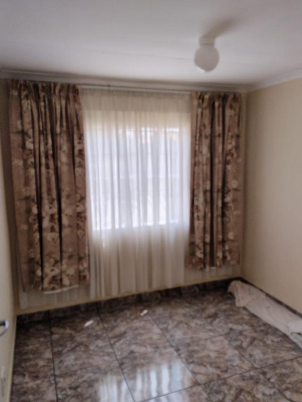 2 Bedroom Property for Sale in Magagula Heights Gauteng