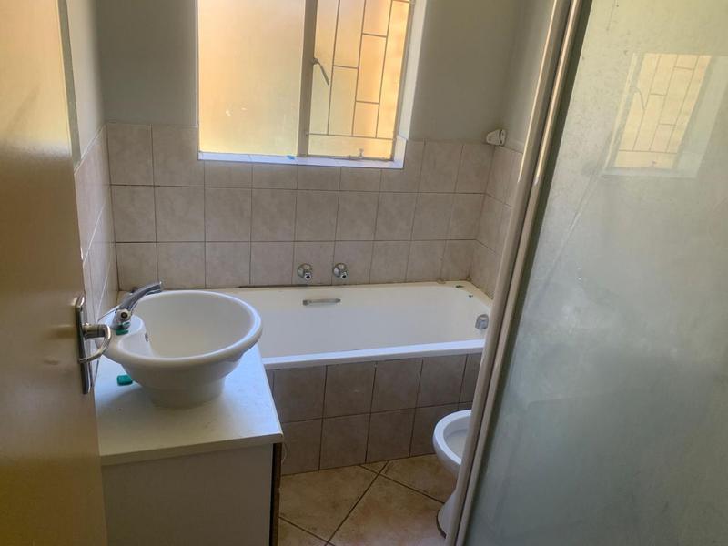 To Let 2 Bedroom Property for Rent in Green Hills Gauteng