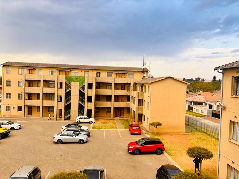 To Let 2 Bedroom Property for Rent in Fleurhof Gauteng