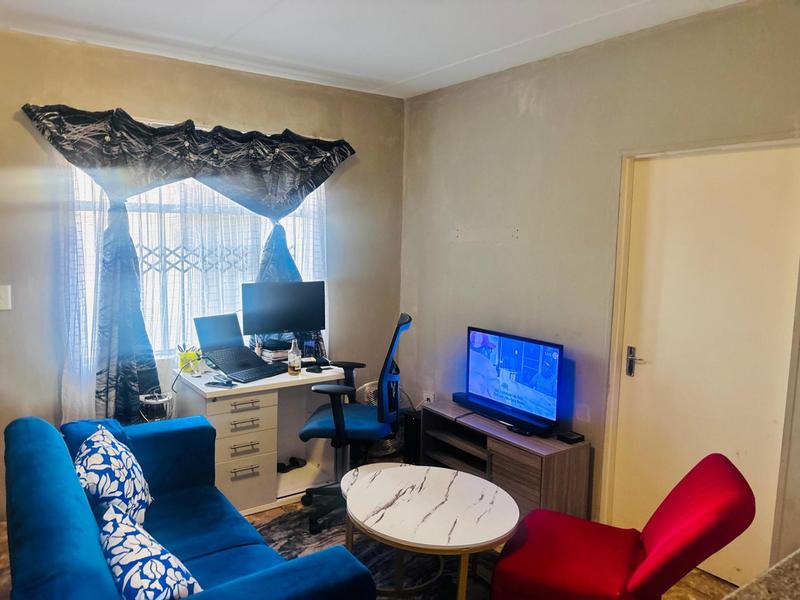 To Let 2 Bedroom Property for Rent in Fleurhof Gauteng