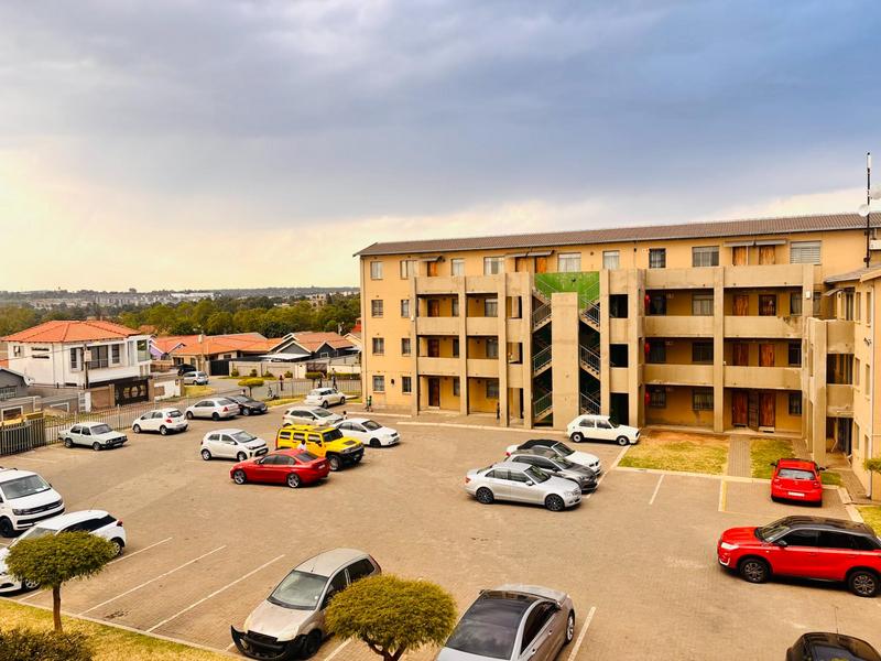 To Let 2 Bedroom Property for Rent in Fleurhof Gauteng