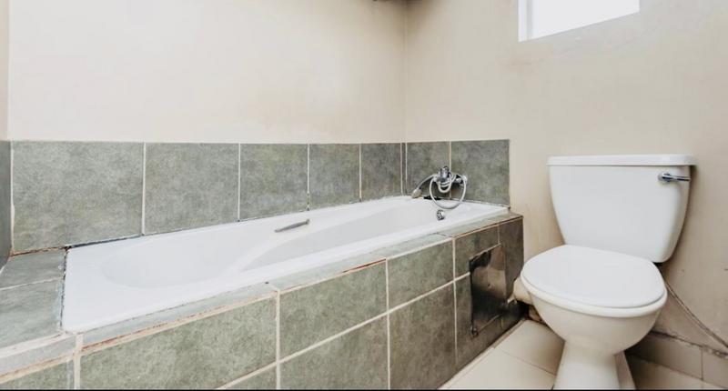 2 Bedroom Property for Sale in Fleurhof Gauteng