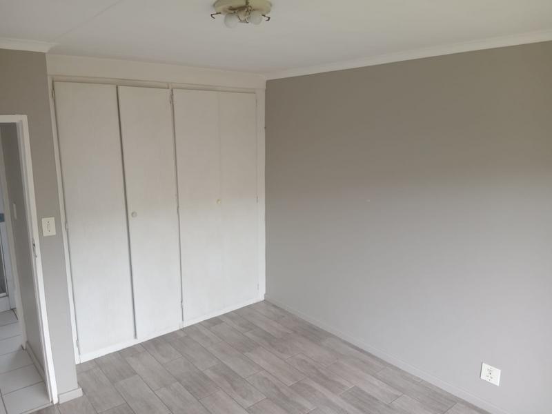 2 Bedroom Property for Sale in Rooihuiskraal North Gauteng